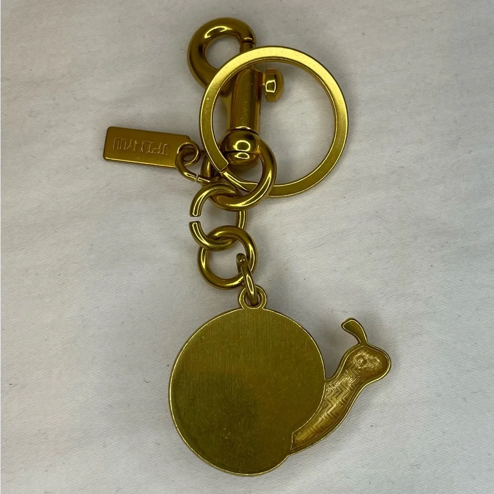 IWENYEHU Snail Charm